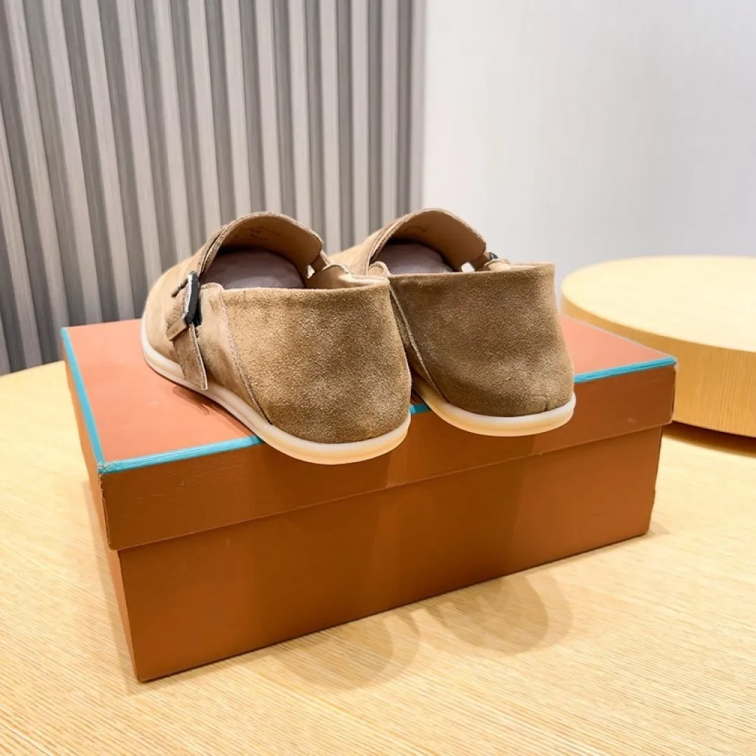 Factory price 420💰[loro piana] 2025 new moccasins, popular casual sneakers for street men. The shoes are made of first-layer suede leather uppers with rubber soles. They are classic. The complex craftsmanship and meticulous structure make the shoes light and soft, allowing you to walk comfortably and freely. Perfect for summer wear. Yardage: 38-45.